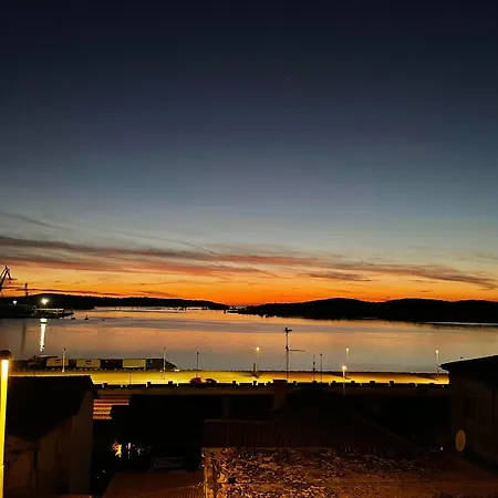 Daire Dejan 3-free Parking Near Arena In Center, Near Bus, Train, Ferry, Airport Shuttle Pula