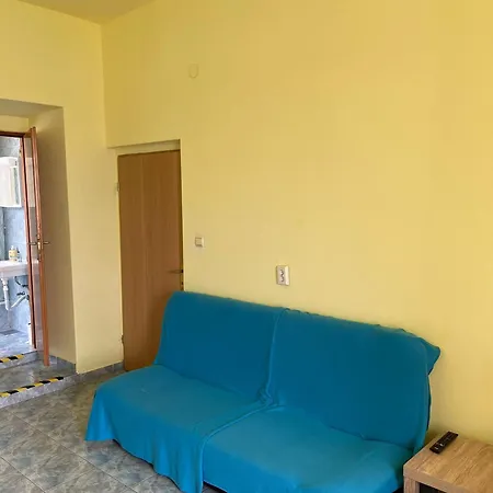 Dejan 3-free Parking Near Arena In Center, Near Bus, Train, Ferry, Airport Shuttle Daire