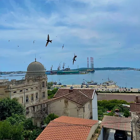 Daire Dejan 3-free Parking Near Arena In Center, Near Bus, Train, Ferry, Airport Shuttle