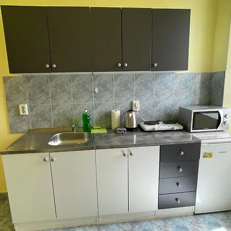 Dejan 3-free Parking Near Arena In Center, Near Bus, Train, Ferry, Airport Shuttle Daire Pula